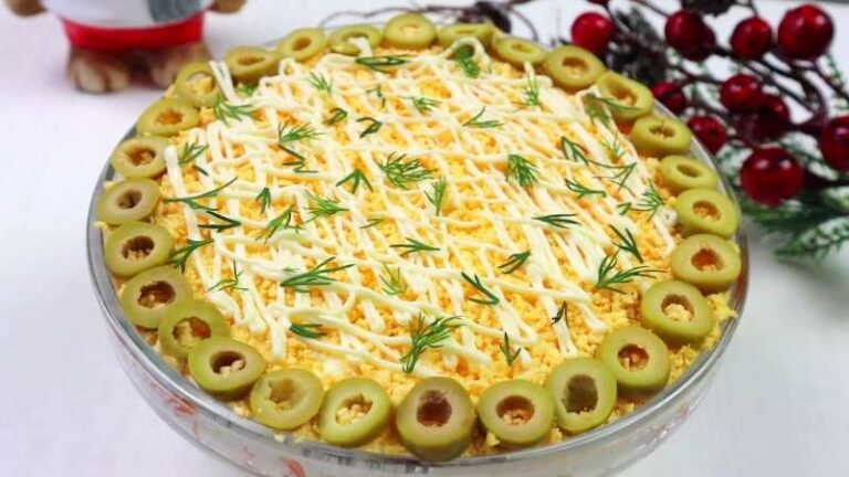 Салат Мимоза с плавленным сырком и оливками