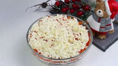 Салат «Мимоза» с плавленным сырком и оливками: классика с ноткой оригинальности