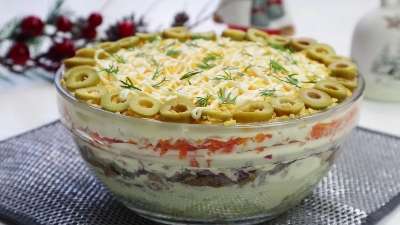 Салат «Мимоза» с плавленным сырком и оливками: классика с ноткой оригинальности