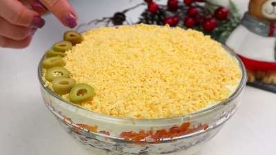 Салат «Мимоза» с плавленным сырком и оливками: классика с ноткой оригинальности