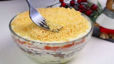 Салат «Мимоза» с плавленным сырком и оливками: классика с ноткой оригинальности