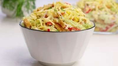Быстрый салат из пекинской капусты с крабовыми палочками, сухариками и кукурузой 9 Быстрый салат из пекинской капусты с крабовыми палочками, сухариками и кукурузой