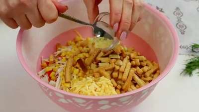 Быстрый салат из пекинской капусты с крабовыми палочками, сухариками и кукурузой 7 Быстрый салат из пекинской капусты с крабовыми палочками, сухариками и кукурузой