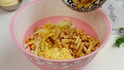 Быстрый салат из пекинской капусты с крабовыми палочками, сухариками и кукурузой 6 Быстрый салат из пекинской капусты с крабовыми палочками, сухариками и кукурузой