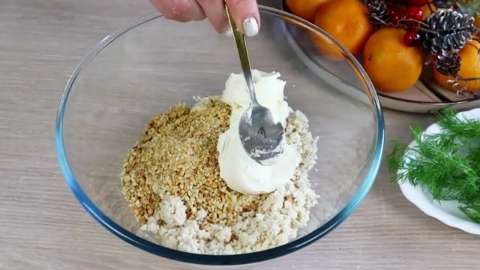 Закусочные шарики из курицы с грецким орехом и сыром в кокосовой стружке