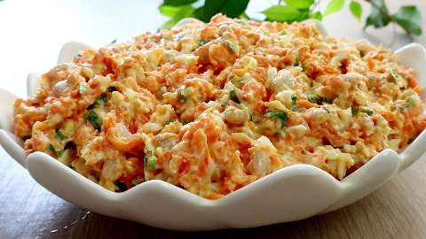 Простой салат "Дружба" из доступных продуктов: морковь,яйца и плавленый сырок