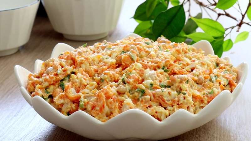 Салат дружба с морковью и плавленным сырком