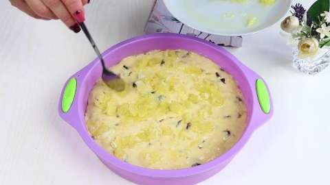 Быстрый Лимонный пирог с изюмом и сметанной заливкой: простой рецепт в духовке