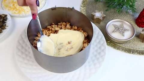 Праздничный салат "Чародейка" с ананасами, курицей и грибами!