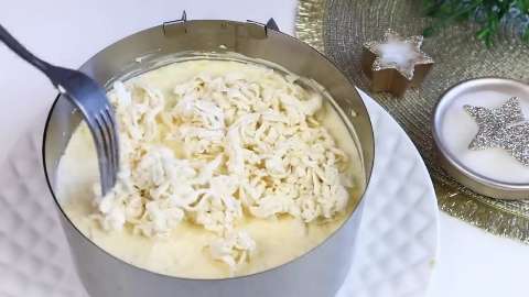 Праздничный салат "Чародейка" с ананасами, курицей и грибами!