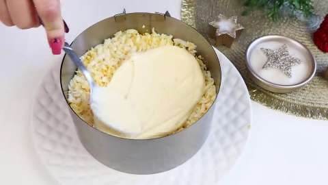 Праздничный салат "Чародейка" с ананасами, курицей и грибами!