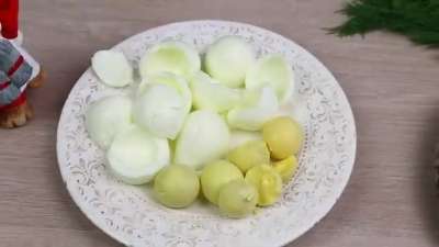 Салат с курицей, черносливом и грибами — «Снежный лес» 5 Салат с курицей, черносливом и грибами — «Снежный лес»