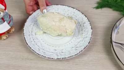 Салат с курицей, черносливом и грибами — «Снежный лес» 3 Салат с курицей, черносливом и грибами — «Снежный лес»