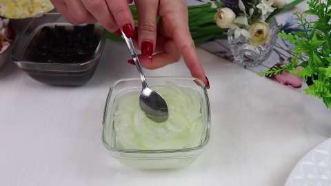Салат Камила: нежный слоёный салат с копчёной курицей и черносливом
