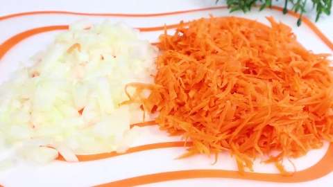 Морковь и лук нарезанные
