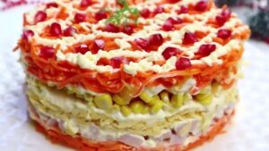 Праздничный салат Новогодний Каприз с апельсинами, копчёной курицей и корейской морковью