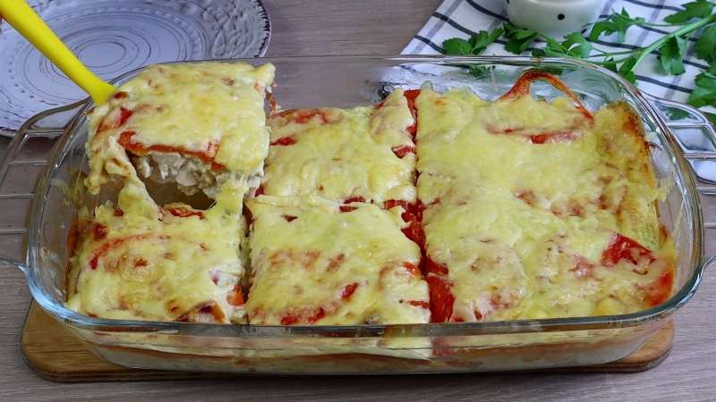 Сочное куриное филе в сметанном соусе с помидорами и сыром рецепт