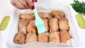 Куриные рулетики смазанные растительным маслом