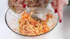 Начинка из моркови и сыра для рулетиков