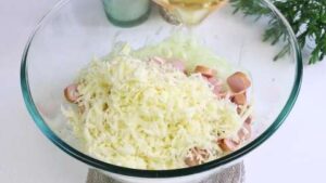 Сыр лук колбаса