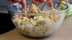 Салат заправленный майонезом