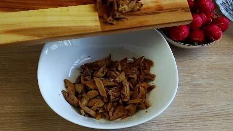 Печень куриная отварная нарезанная