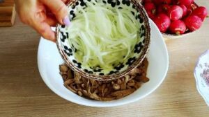 Лук маринованный