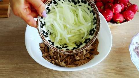 Лук маринованный