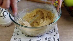 Тесто для шарлотки с цельнозерновой мукой