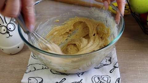 Тесто для шарлотки с цельнозерновой мукой