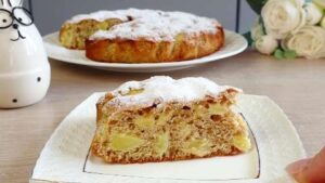 Кусочек шарлотки без масла и молока