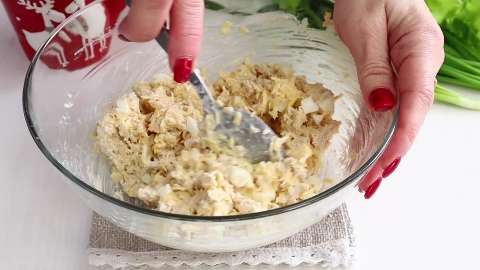 Праздничная закуска из помидоров с курицей и сыром