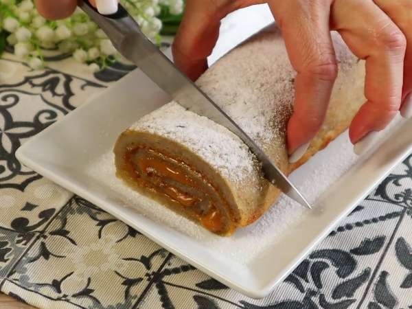 Банановый рулет без яиц