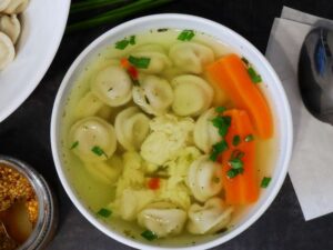 Пельмени в курином бульоне