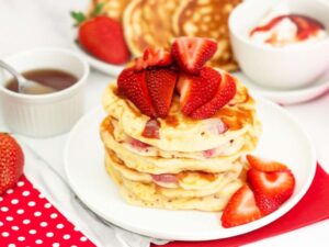 Клубничные панкейки рецепт