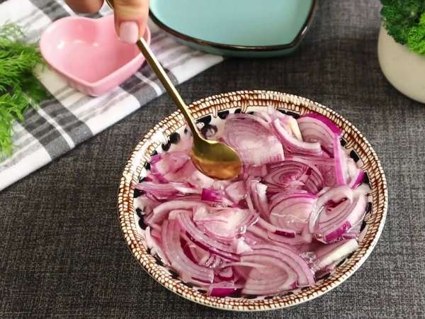 Лёгкий крабовый салат без кукурузы и яиц