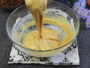Пряный летний пирог с абрикосами и изюмом