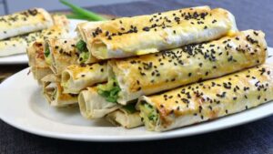 Рулетики из лаваша с яйцом сыром и луком
