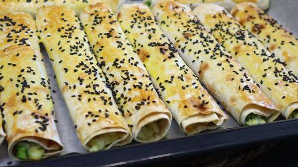 Рулетики из лаваша с яйцом сыром и луком