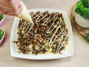 Салат с печенью яйцом грибами и сыром рецепт с помидорами
