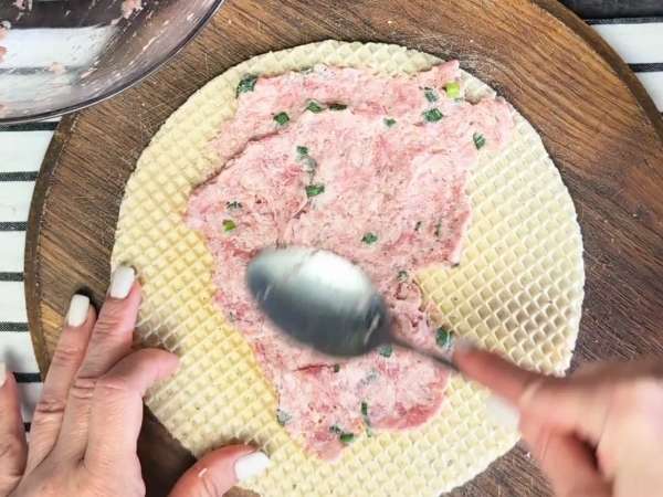 Вафельные коржи с фаршем — ленивые отбивные на сковороде 3 Вафельные коржи с фаршем