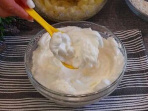 Воздушный яблочный пирог с орехами простой рецепт в духовке белки