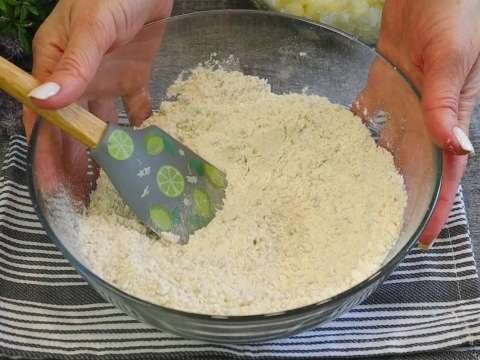 Воздушный яблочный пирог с орехами простой рецепт в духовке