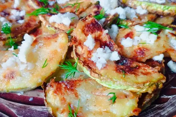 Хрустящие жареные кабачки с чесноком и уксусом