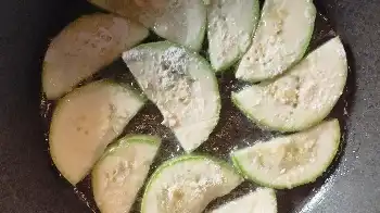 Жареные кабачки в муке