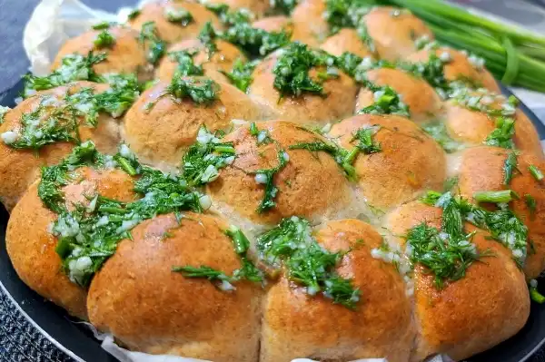Пампушки с чесноком из цельнозерновой муки