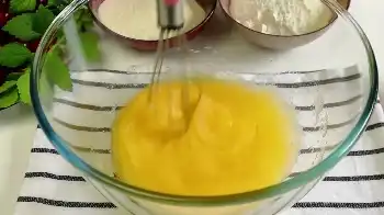 Ягодный пирог яйца