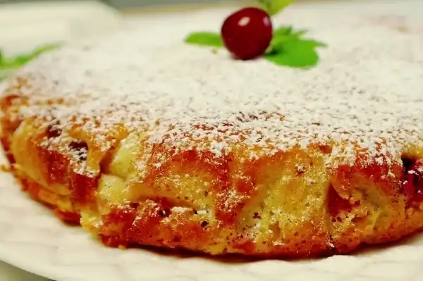 Ягодный пирог с манкой и йогуртом