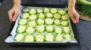 Запечённые кабачки с сыром чесноком в духовке