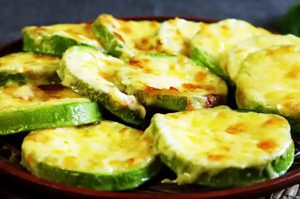Кабачки без жарки в духовке с сыром чесноком